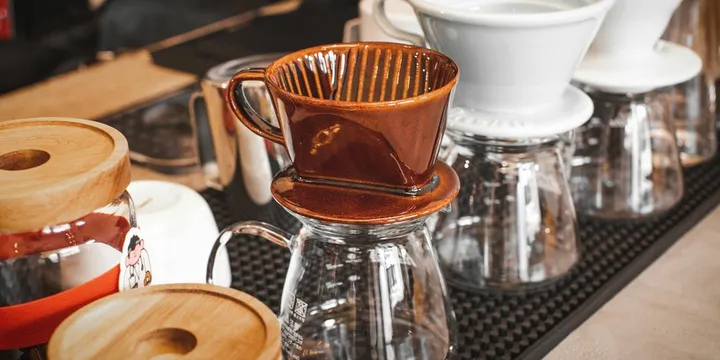 Pour Over Dripper Materials: Plastic vs Ceramic vs Glass vs Metal