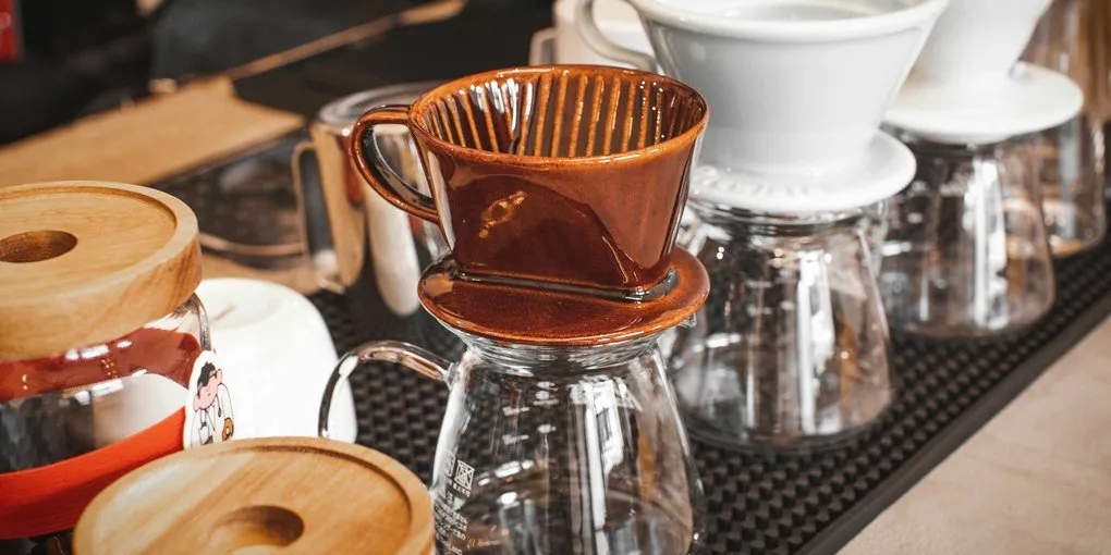 Pour Over Dripper Materials: Plastic vs Ceramic vs Glass vs Metal