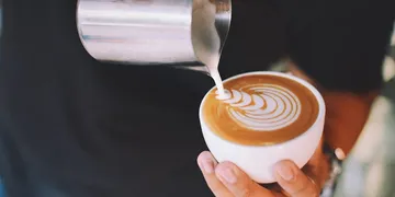 How to Steam Milk for Lattes: Technique and Science